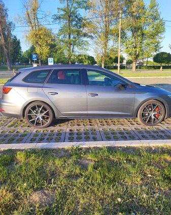 Seat Leon cena 120000 przebieg: 82000, rok produkcji 2018 z Sandomierz małe 596